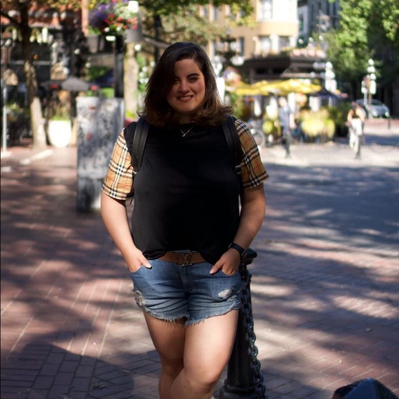 Meet your Posher, Naila - Picture 3 of 4